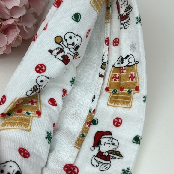 2 Set Snoopy Gingerbread House Santa Christmas Kitchen towels NWT - Picture 7 of 9